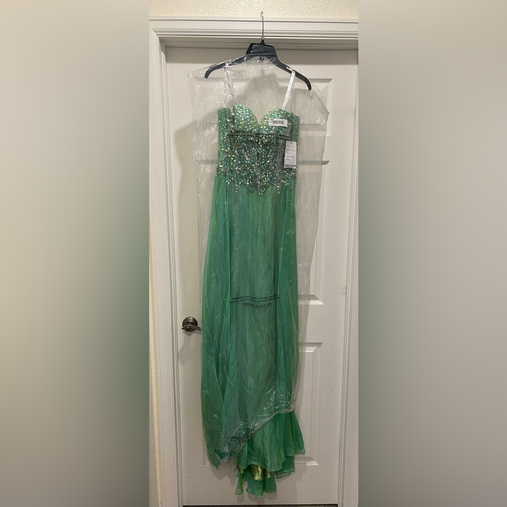 Gigi Designs by La Femme Emerald Beaded Prom Dress NWT